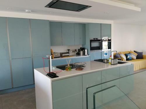 Portrush Luxury Apartment, Currangate