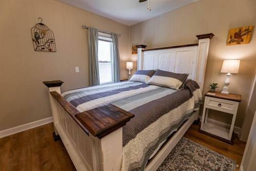 Hostal The Cardinal Nest A Cozy Cottage On Main St
