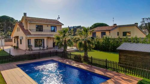 Luxury Villa Near The Sea