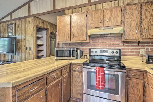Rural Franklin House With Deck And Forest Views!