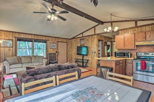 Rural Franklin House With Deck And Forest Views!