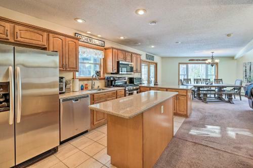 Family-friendly Poconos Chalet With Fireplace