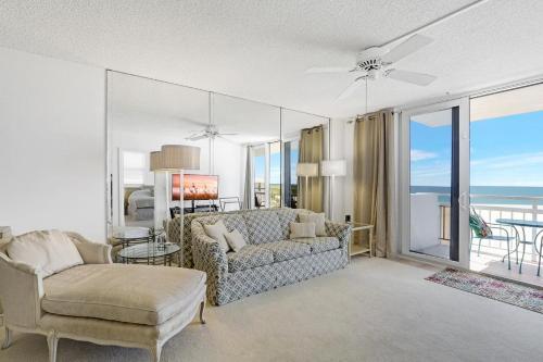 Tradewinds 817