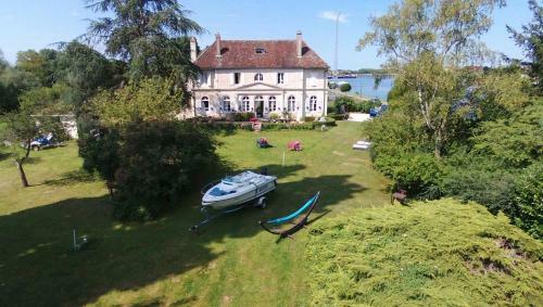 Hostal Demeure De L'�le Rollet