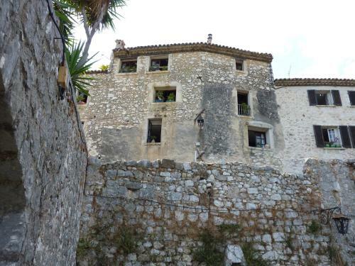 Hostal La Maison Aux Bonsais