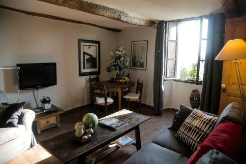 Hostal La Maison Aux Bonsais