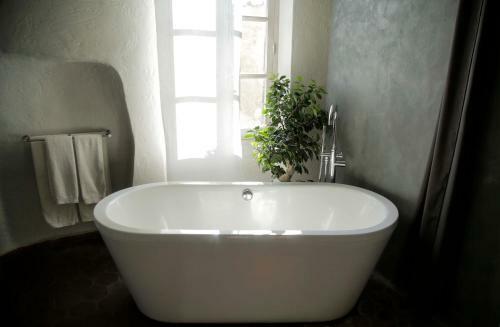 Hostal La Maison Aux Bonsais