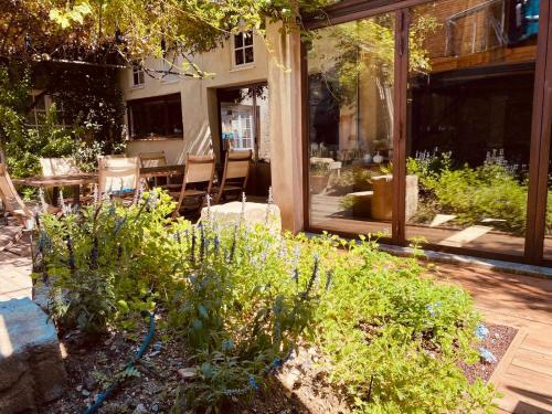 Hostal M&s - Bed And Breakfast