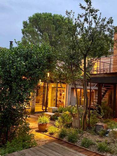 Hostal M&s - Bed And Breakfast