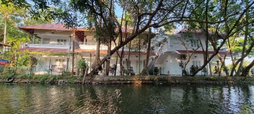 Chilanka Lake View Resort