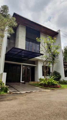 Cottonwood 4br Villa Sutami With Pool Netflix Bbq