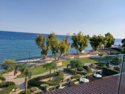 Lovely Seafront Suites On 1st Line With Sea&mountain View In Green Peaceful Galatexcomplex