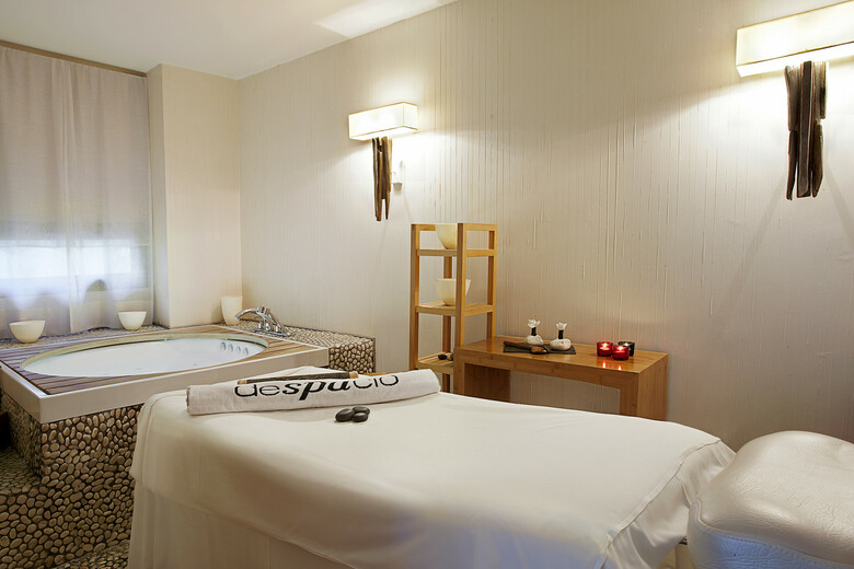 Hotel H10 Casanova