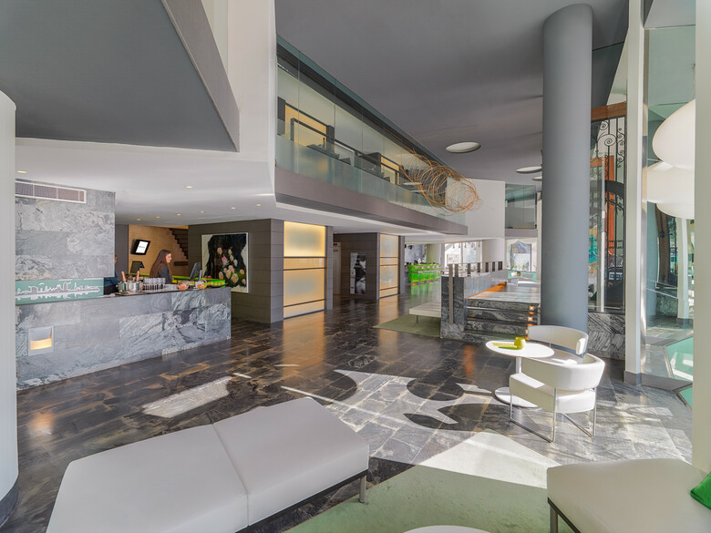 Hotel H10 Casanova