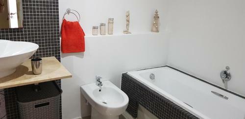 71 The Spinnaker 3 Bed Waterfront Apartment