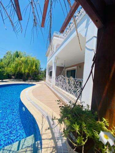 Luxurious Villa With Private Pool And Central Location In Fethiye