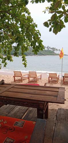 Bed & Breakfast Moon River Surf Beach Cabana