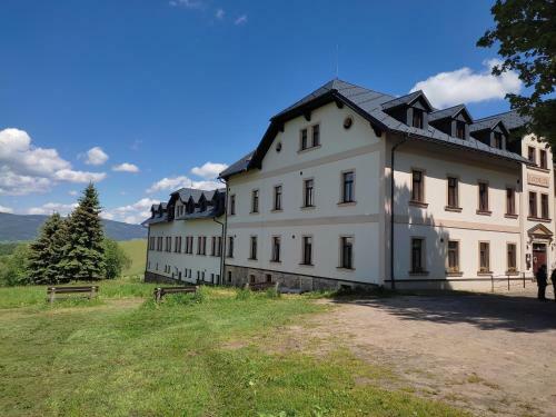 Hotel Poutn� D?m