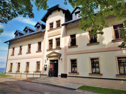 Hotel Poutn� D?m