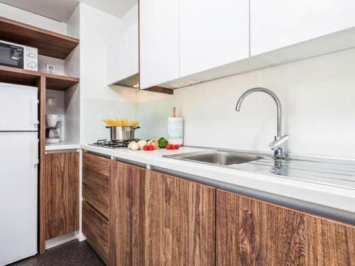 Mobile Homes Premium New In Caravan Park Strasko, Novalja