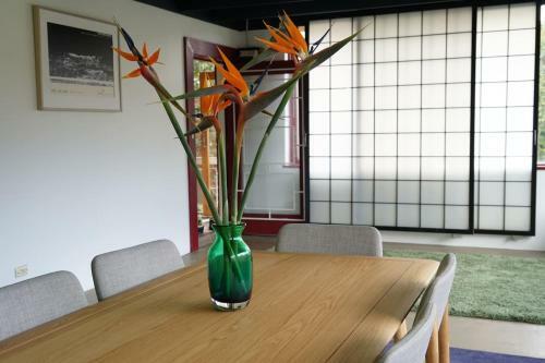 Huge Stylish Three Bedroom Apartment With Pool