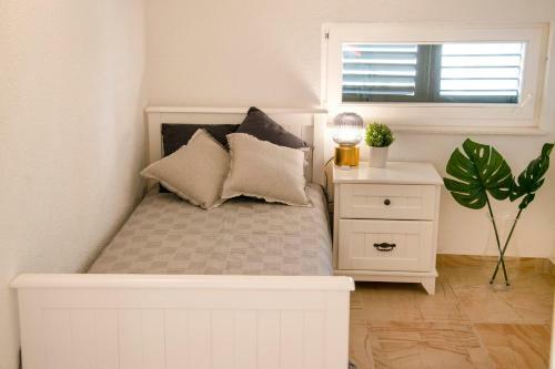 Seaview Spacious Residence - Georges Terrace View