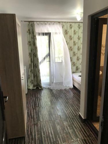 Hostal Vila Black&white