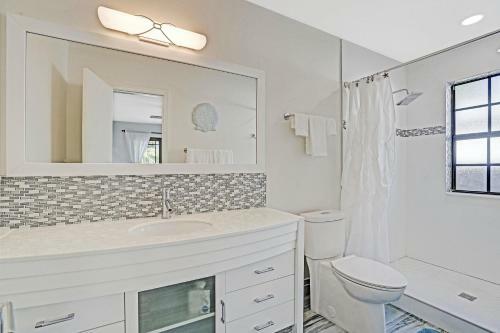 Gorgeous 3 Bedroom Beach Home & Heated Pool
