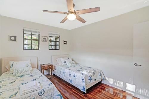 Gorgeous 3 Bedroom Beach Home & Heated Pool