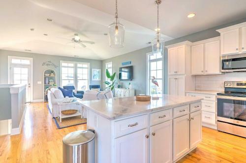 Bright Fargies Cove Home About Walk To Beach!