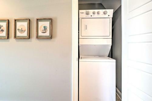 Bright Fargies Cove Home About Walk To Beach!