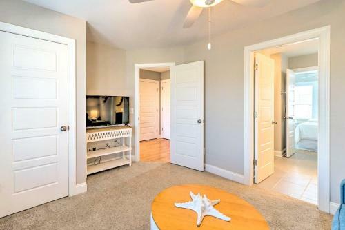 Bright Fargies Cove Home About Walk To Beach!