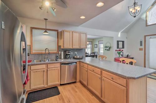 Albrightsville Home With Huge Deck, Pool Access