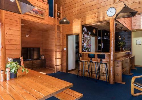 Hooting Owl Lodge