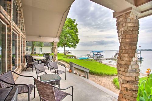 Cedar Creek Lake House With Private Hot Tub!