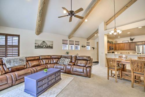 Spacious Pinetop Cabin With Deck And Gas Grill!