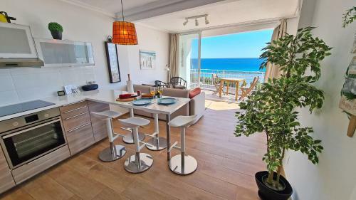 Luxury Beachside Apartment