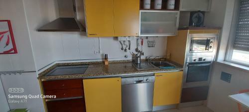 Apartamento Edif�cio Al-garb Piscina E 5m P� Da Praia Capacidade 6 Pessoas