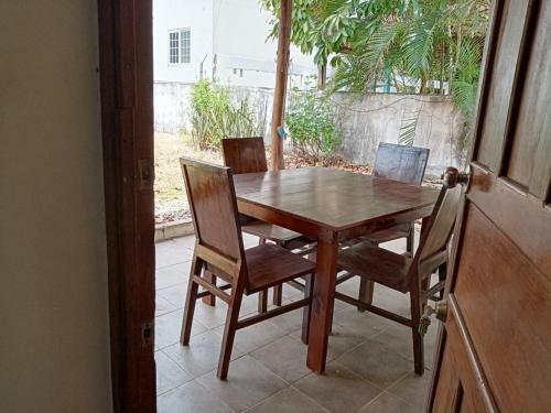 Adorable Pedasi 2 Bdrm Fenced Home; Walk To Square