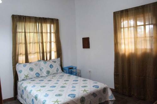 Adorable Pedasi 2 Bdrm Fenced Home; Walk To Square