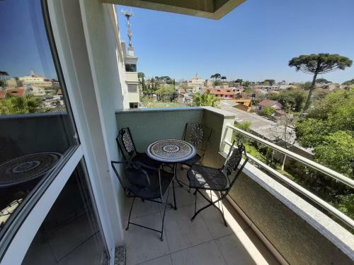Quarto Com Cama De Casal Ao Lado Da �pera De Arame