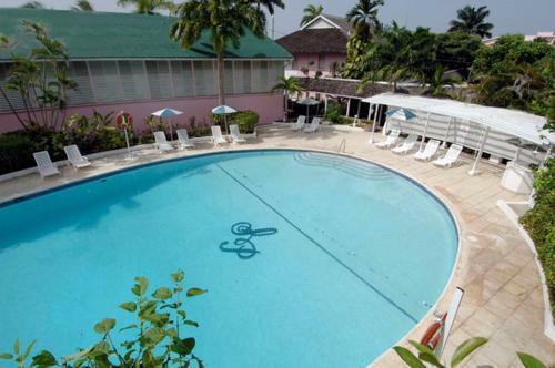 Shaw Park Beach Hotel
