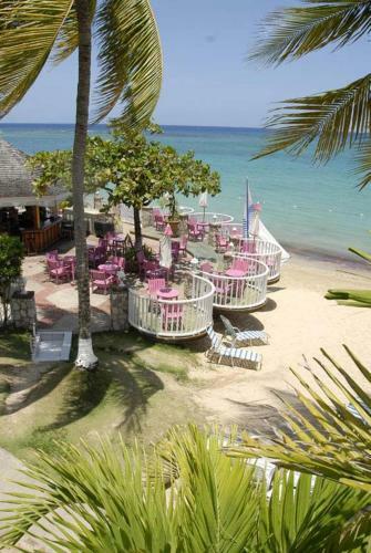 Shaw Park Beach Hotel