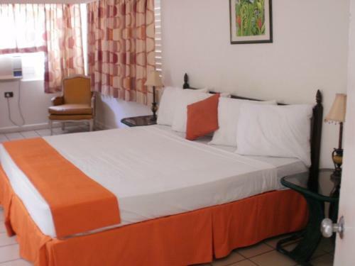 Pineapple Court Hotel