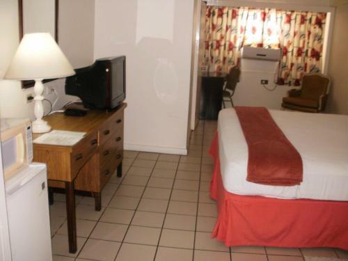 Pineapple Court Hotel