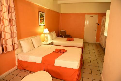 Pineapple Court Hotel