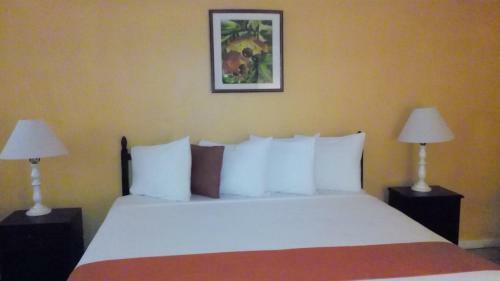 Pineapple Court Hotel