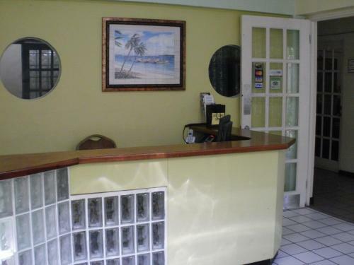Pineapple Court Hotel