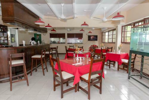 Pineapple Court Hotel