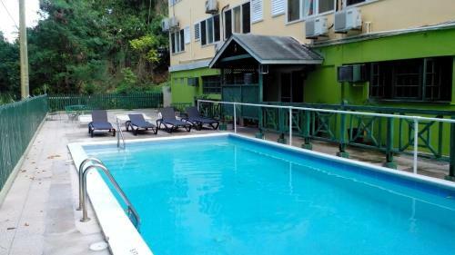 Pineapple Court Hotel